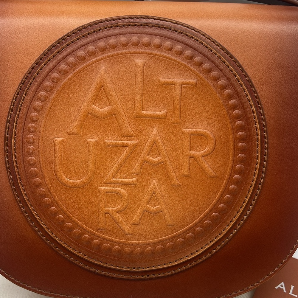 Altuzzara Medallion Saddle Shoulder Crossbody Bag Leather Embossed Brushed - Picture 4 of 16